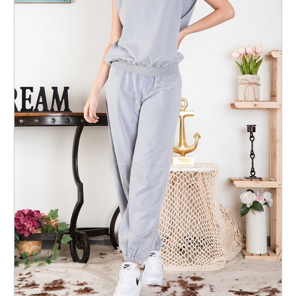 B9062-(🚨 5 COLORS) OPEN BACK SLEEVELESS SWEAT TOP & PANTS SET - Picture 11 of 12